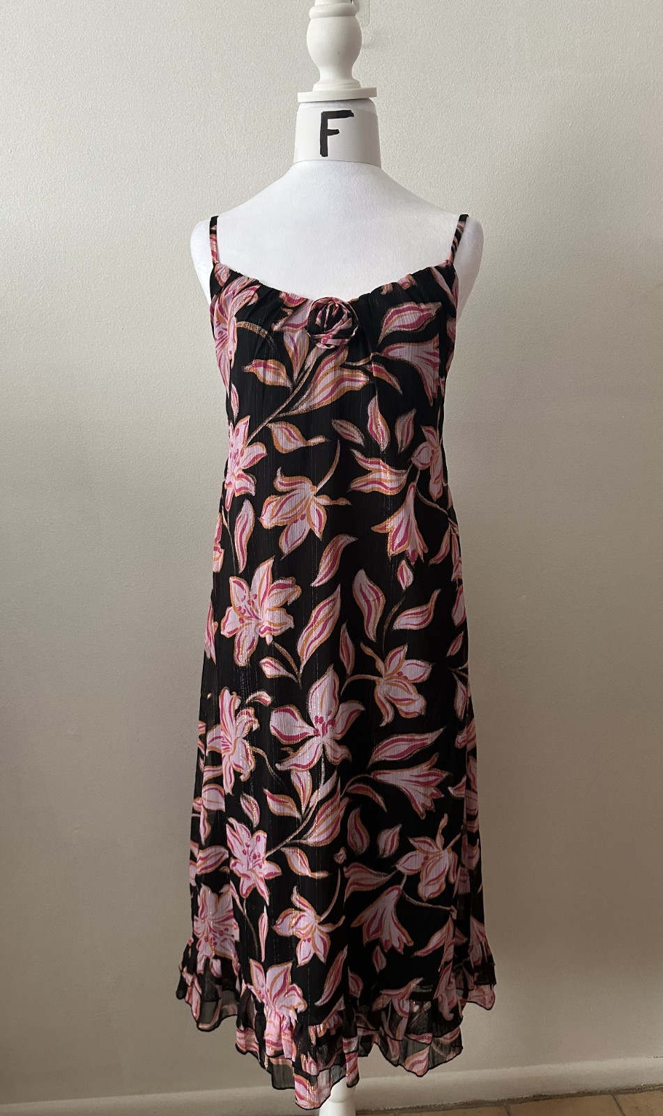 mimi chica, (NWOT), Black with Pink flowers Spaghetti strap sundress, size (M)