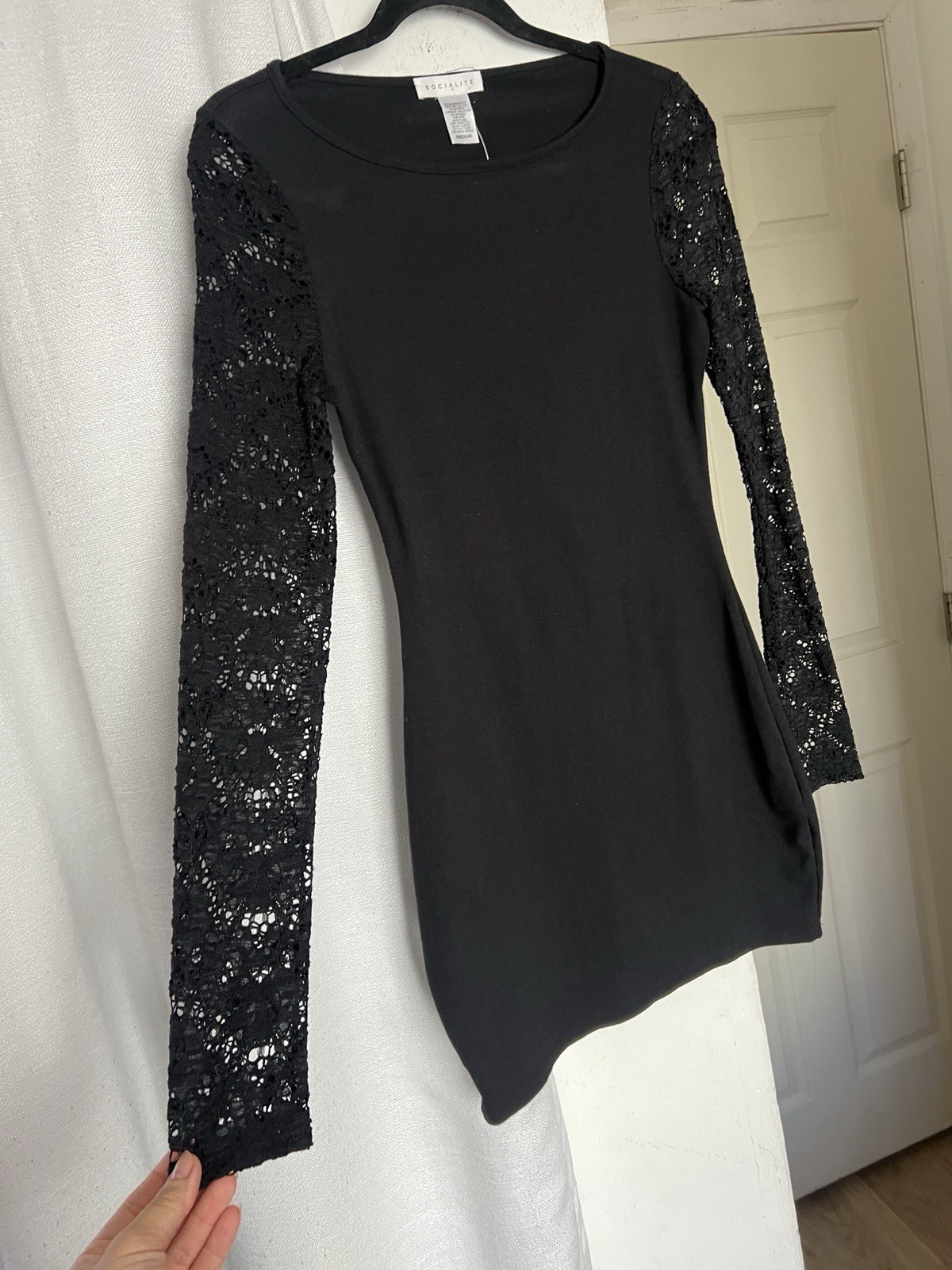 SOCIALITE LACE SLEEVES CUT OUT BACK BLACK DRESS SIZE MEDIUM SLIM FIT NWT *READ*