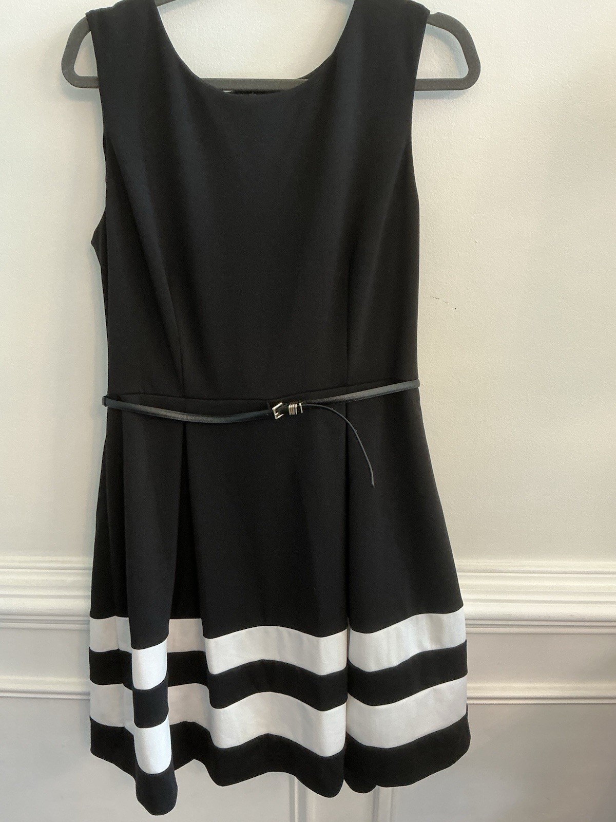 Ellen Tracy Fit & Flare Dress 14 Black White Striped Hem Belted Knee Scoop Zip