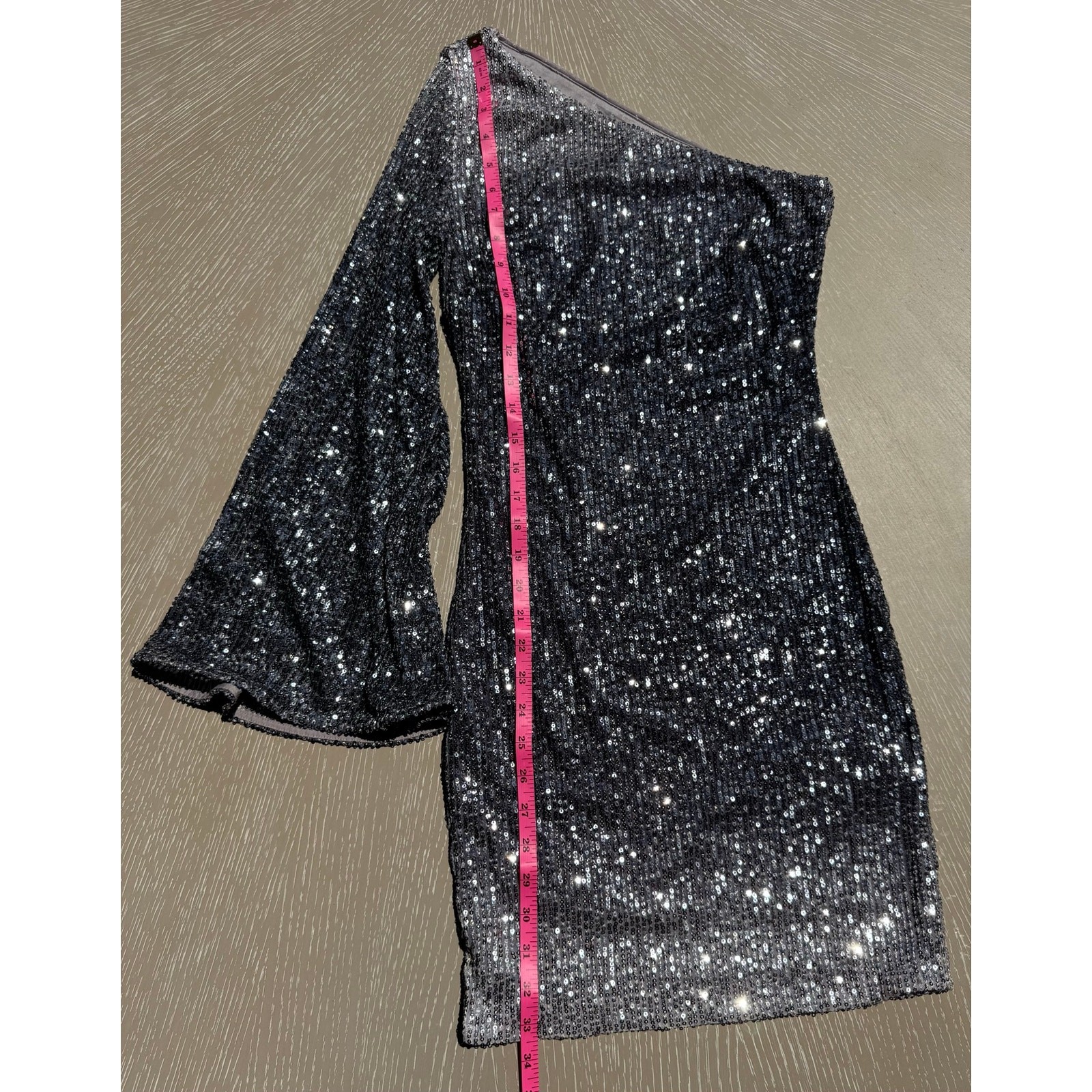 NWT GUESS Samantha One-Shoulder Sequin Mini Dress – Silver Multi XS
