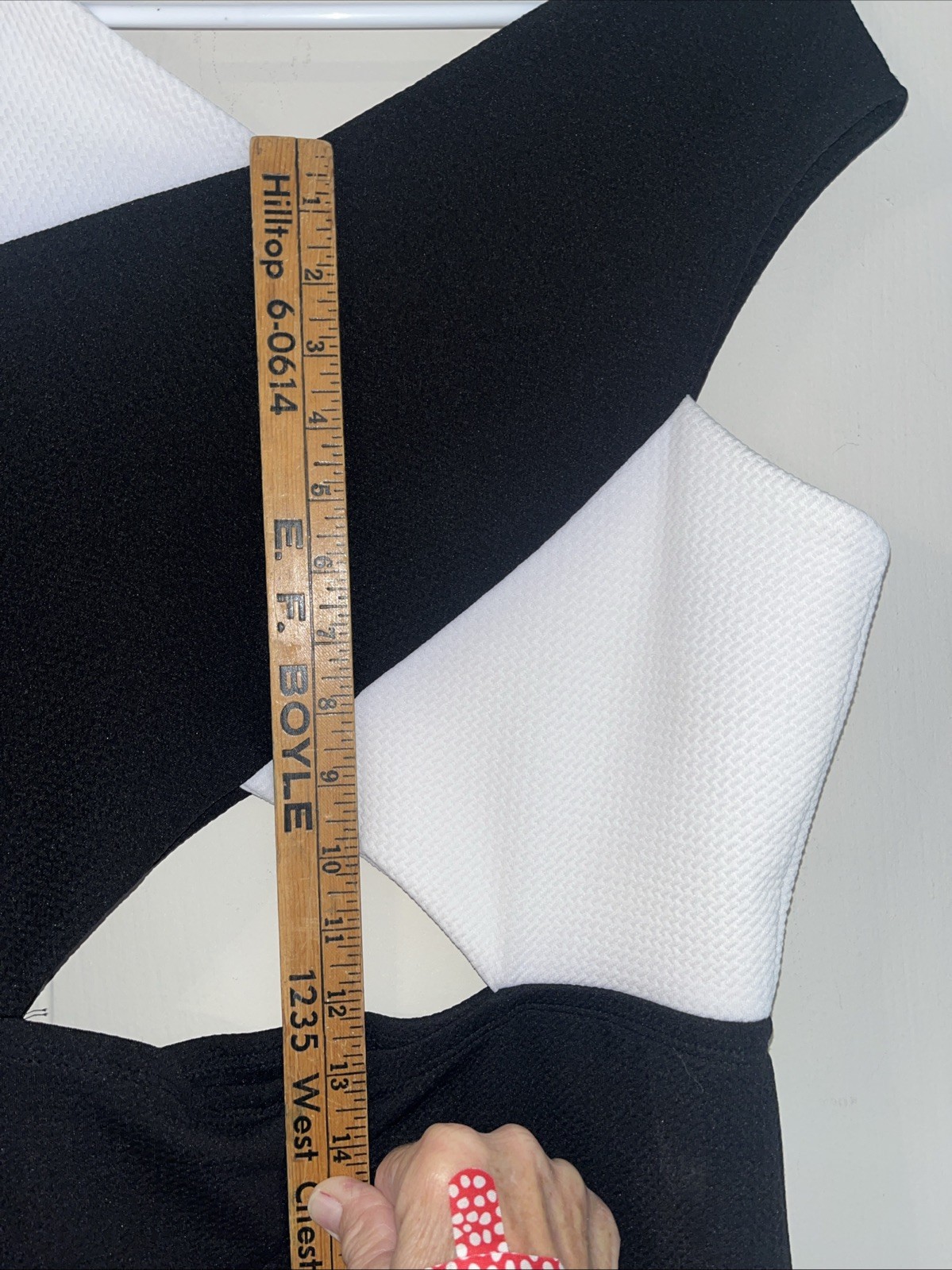 Black/ White Color Block Cut Out Modern Chic Design, Size XL Caliente! NWTS
