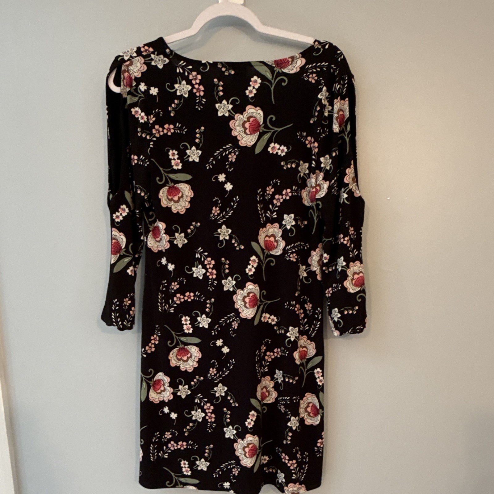 Kaari Blue Women’s Shift Dress S V-Neck 3/4 Sleeve Floral Black Short