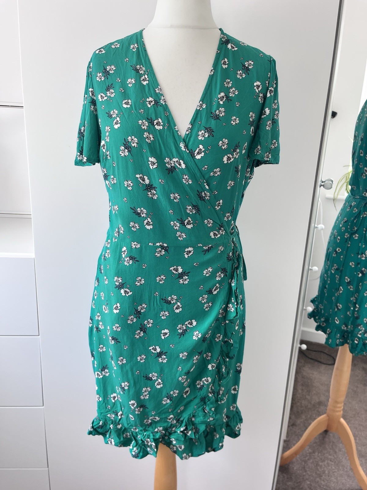 Primark Green Floral Full Wrap Dress Size 14 Mini Non Stretch Short Sleeve