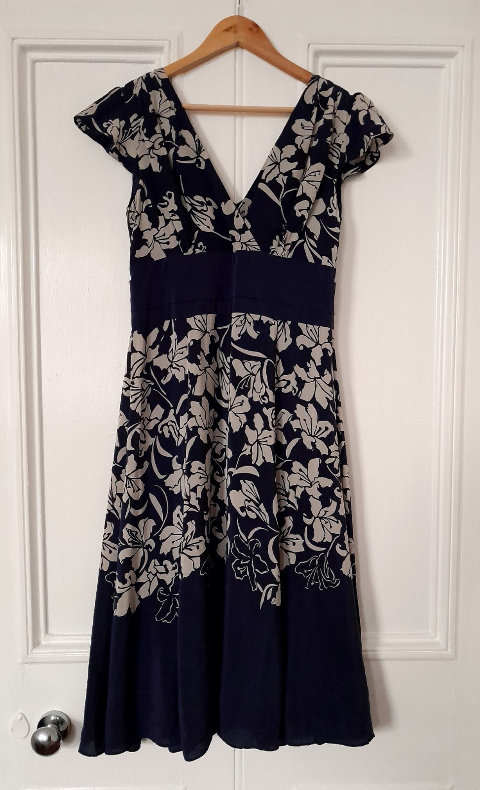 Monsoon Blue Floral 100% Silk Fully Lined V-Front Cap Sleeve Dress size 12