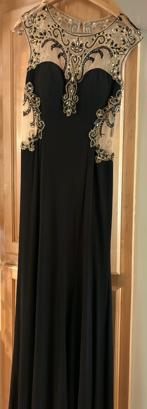 Women’s Formal Gown Size 10 Black/Gold Beaded Sleeveless Crew Neck Long