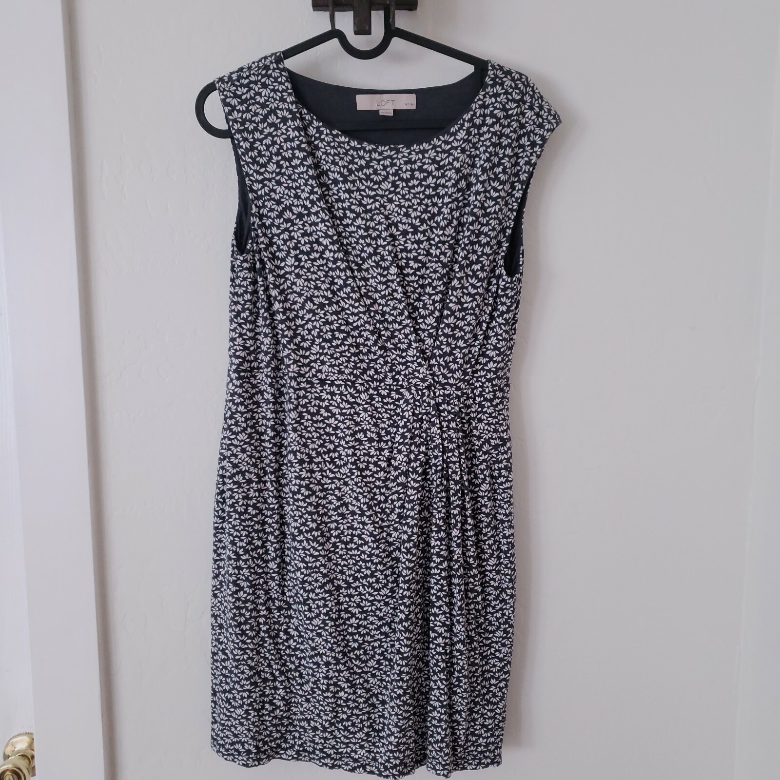 LOFT Gray White Floral Print Sleeveless Faux Wrap Dress Womens MP Petite
