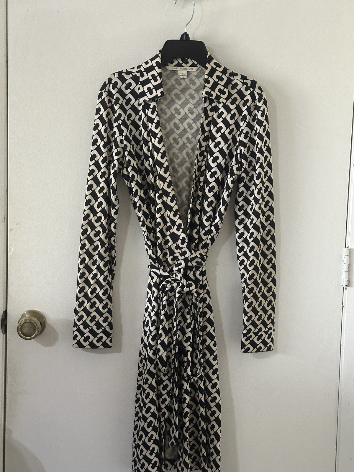 Diane Von Furstenberg DVF 100% Silk Black White Wrap Dress Geometric Print Sz 6