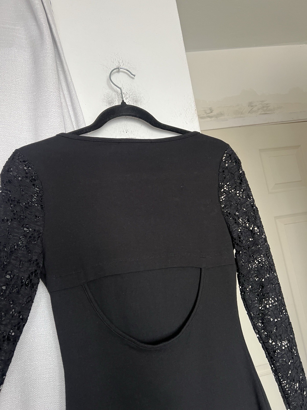 SOCIALITE LACE SLEEVES CUT OUT BACK BLACK DRESS SIZE MEDIUM SLIM FIT NWT *READ*