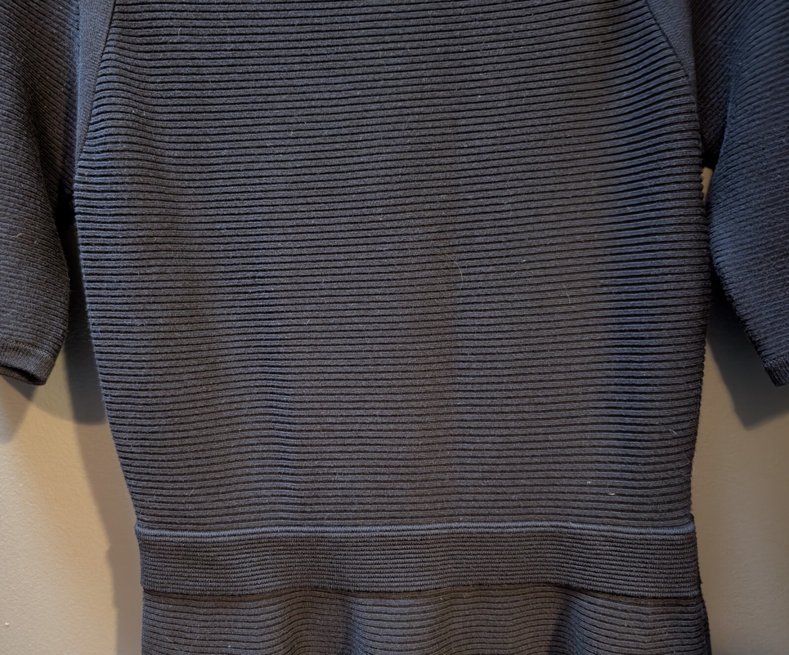 Trina Turk Women’s Short Sleeve Black Ribbed Sweate Mini Dress Size Medium – NWT