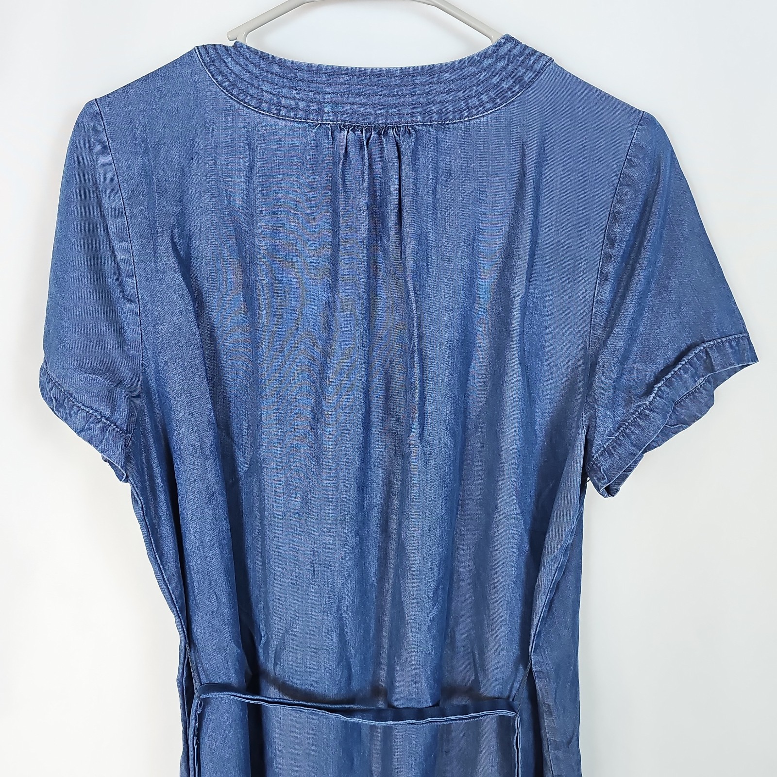 A.N.A. Womens Sz. M Denim V-neck with Tie-waist Dress Short Sleeve, Knee Length