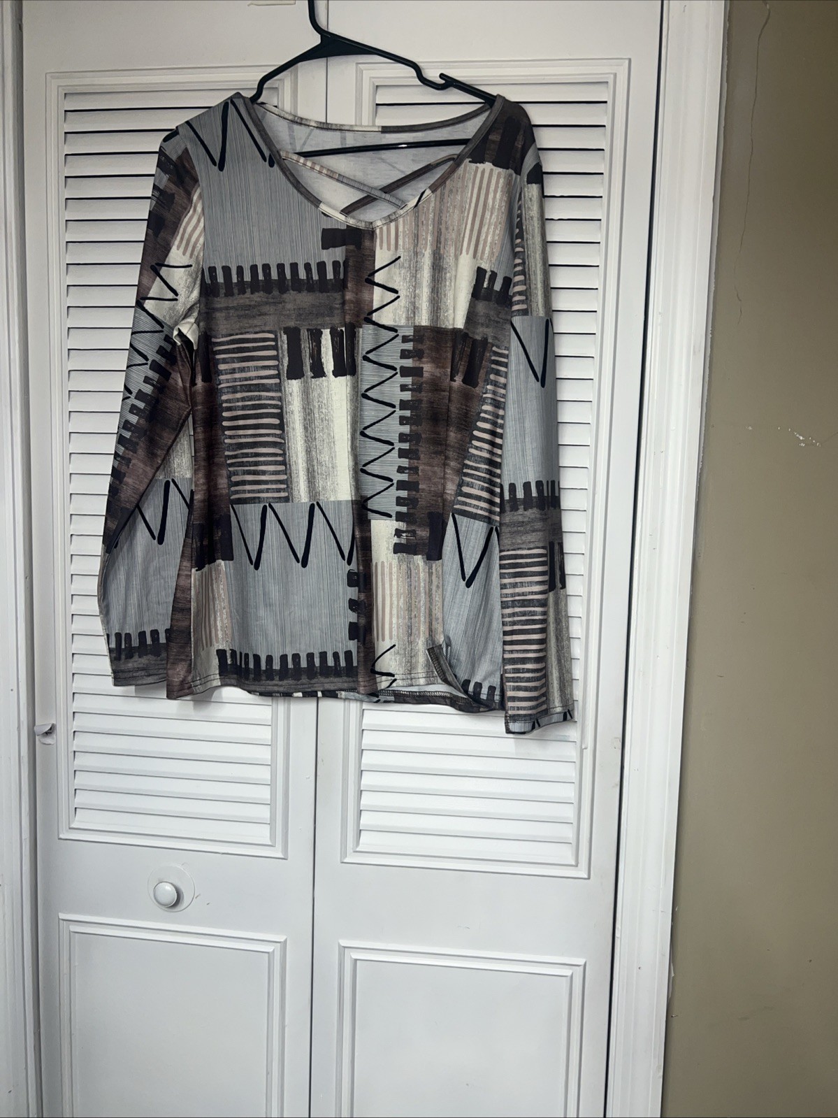Unbranded Shirt multicolored V Neck ￼ Long Sleeve