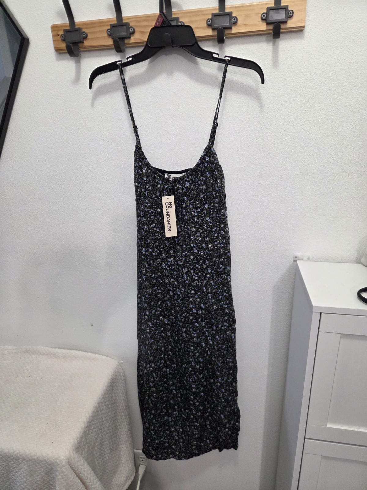 New No Boundaries Woman’s Navy, Floral Print Shirred Midi Dress – Size: M 8-10