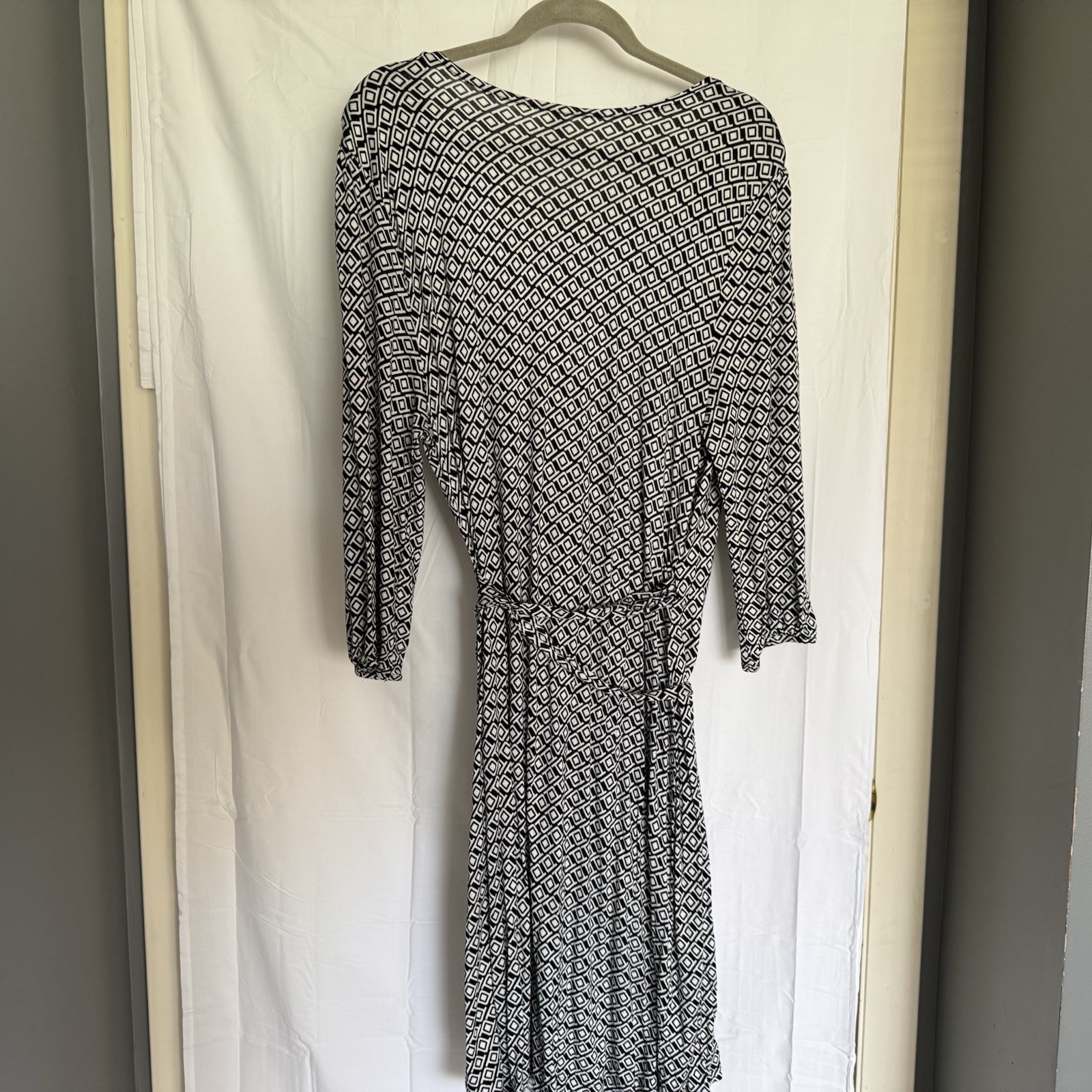 Old Navy Black White Geometric Wrap Dress XL V-Neck Tie Knee Length Long Sleeve