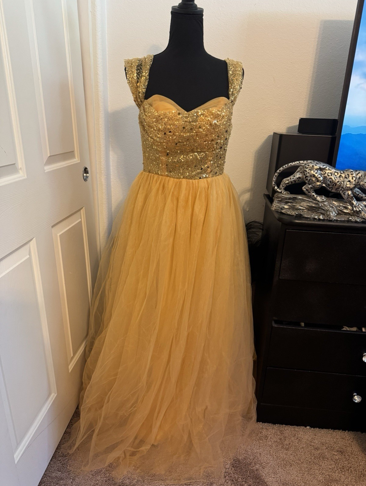 Women’s Gold Beaded Sequin Sweetheart Strappy Tulle Long Gown Dress Size 8
