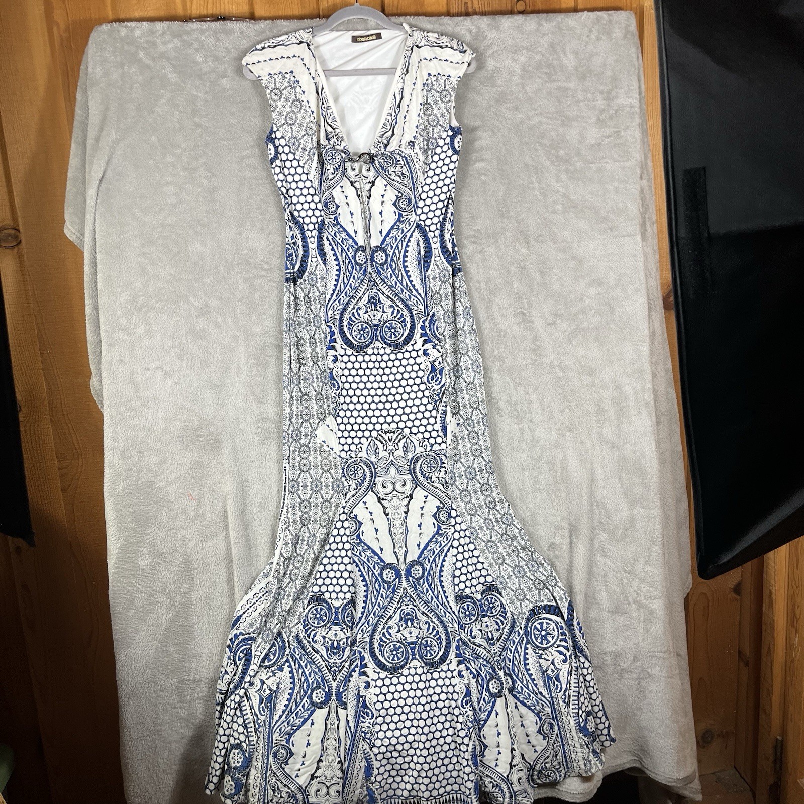 Roberto Cavalli Maxi Dress SZ 46 Blue and White Print Sleeveless Sexy Slinky