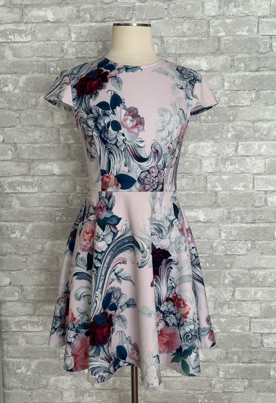 Ted Baker London Fit & Flair Sz 2 (US 4/6) Keiley Scuba Dress Floral Cap Sleeves