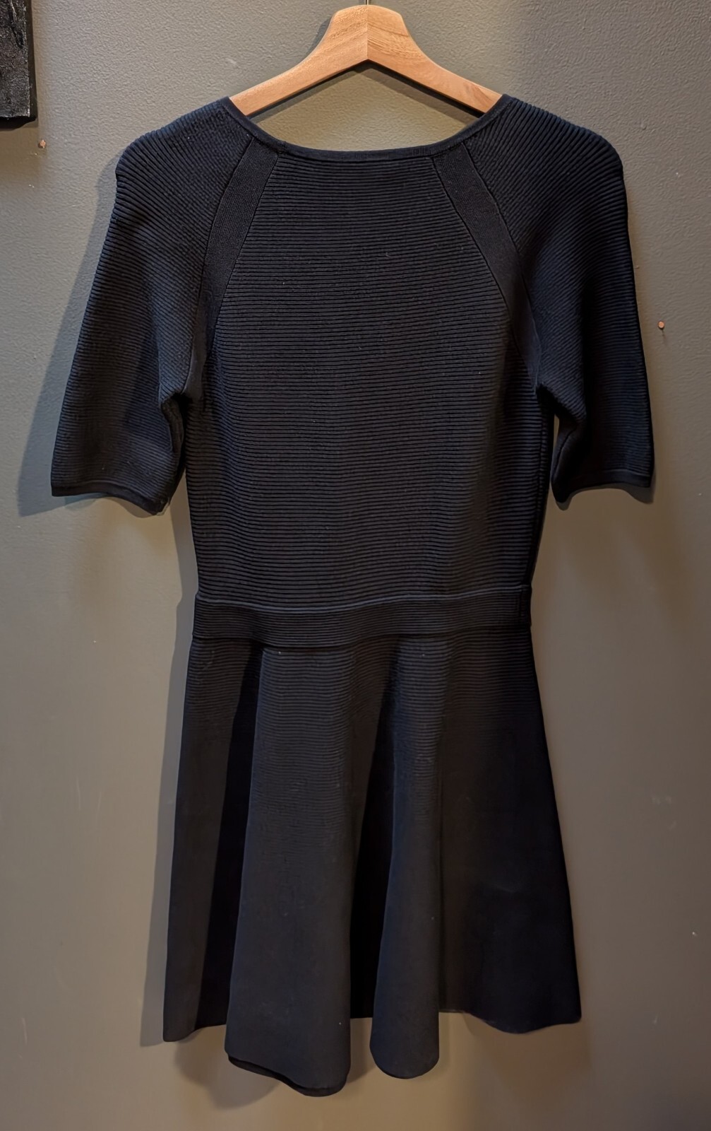 Trina Turk Women’s Short Sleeve Black Ribbed Sweate Mini Dress Size Medium – NWT