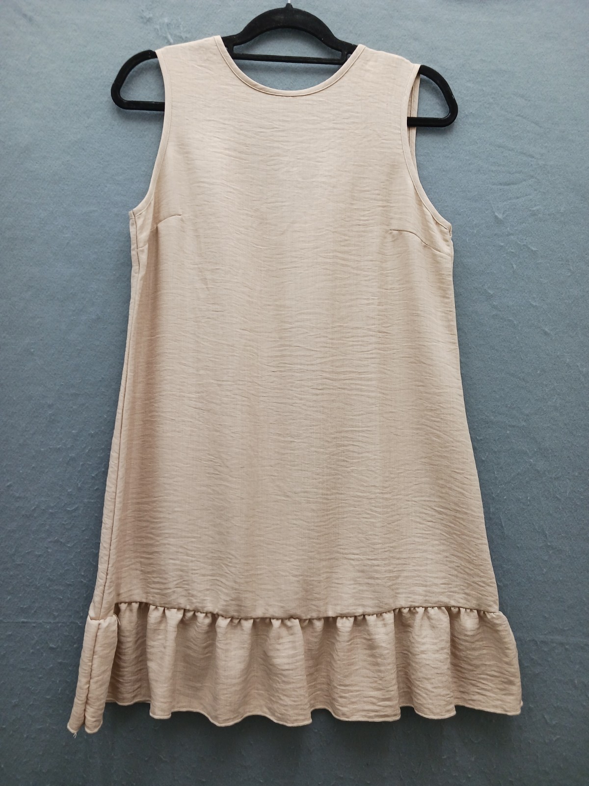 Unknown Women M Dress Beige Polyester Sleeveless Ruffle Hem Pocket Scoop Neck