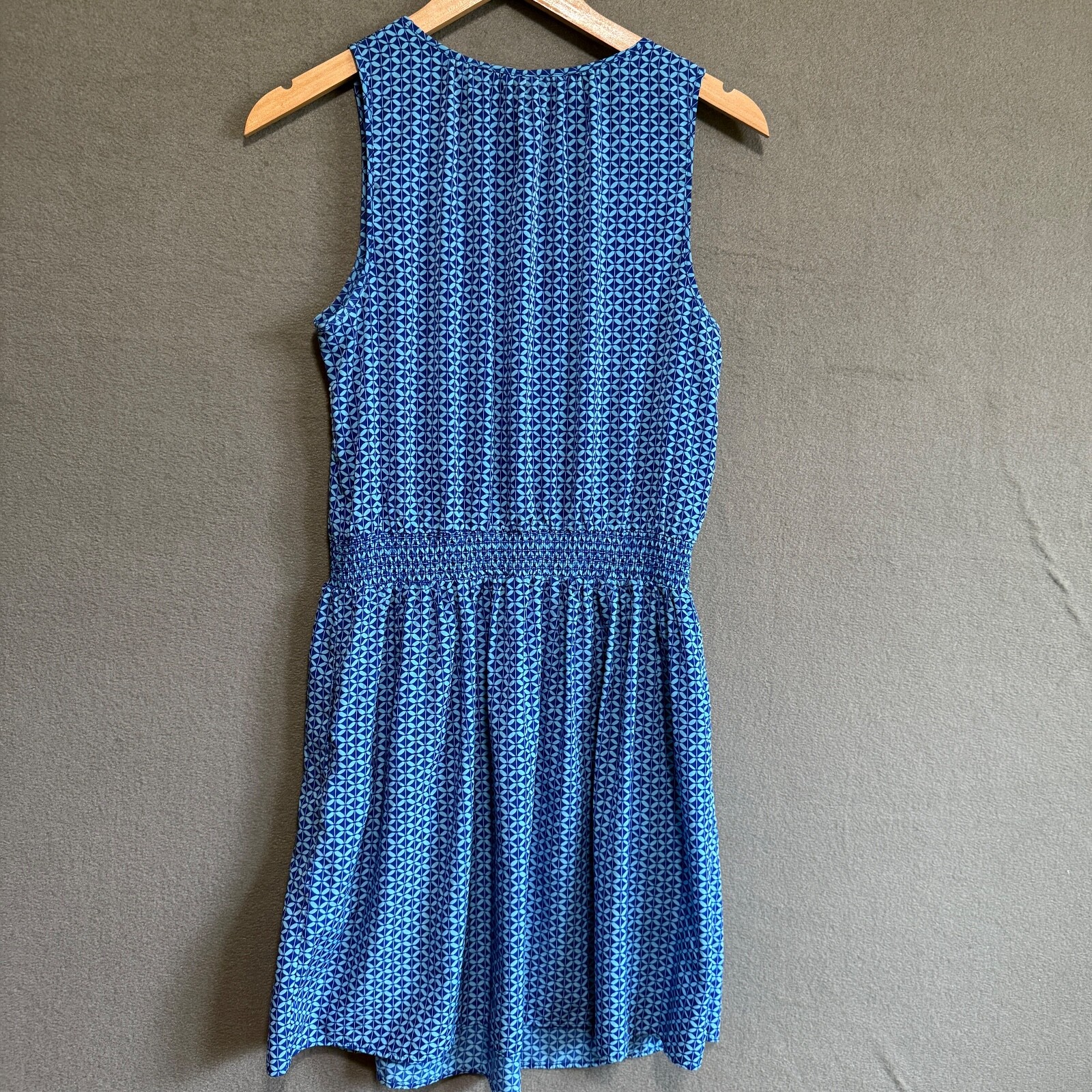 Gap Sleeveless Dress Size M Blue Geometric Print Blouson Tie Neck 100% Polyester