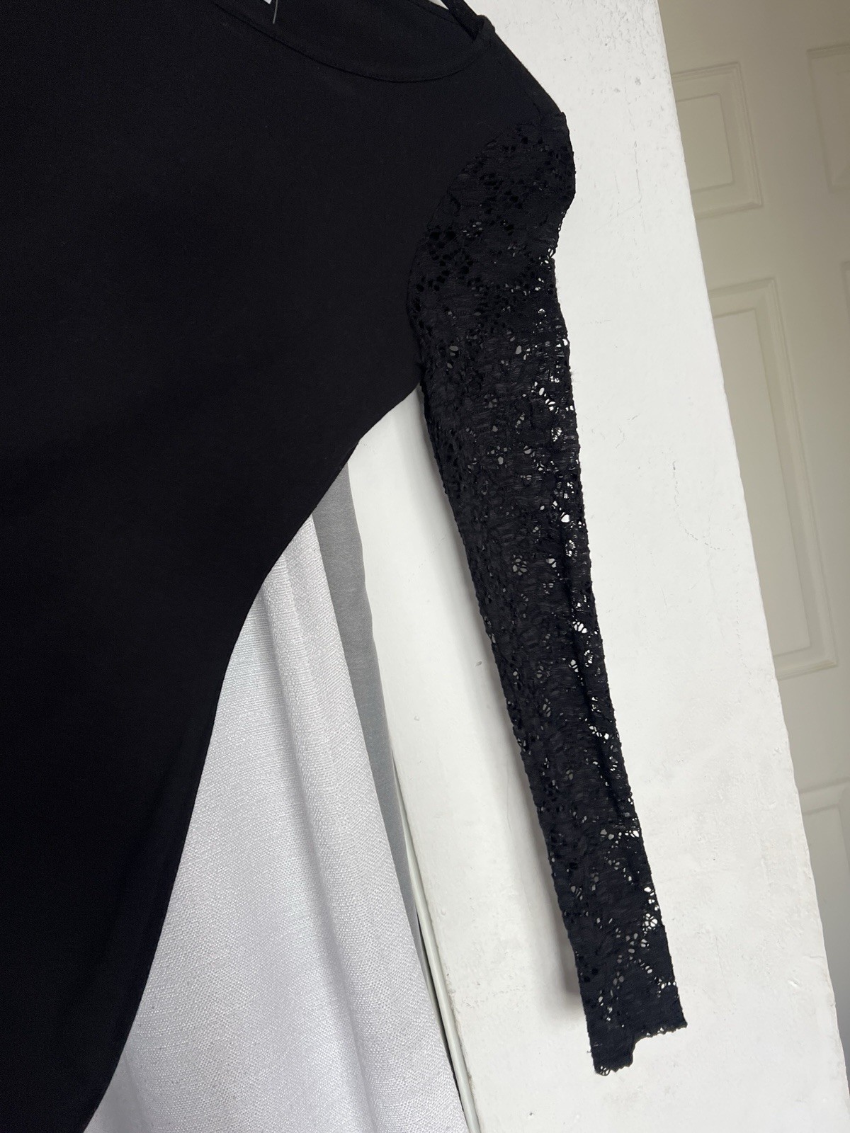 SOCIALITE LACE SLEEVES CUT OUT BACK BLACK DRESS SIZE MEDIUM SLIM FIT NWT *READ*