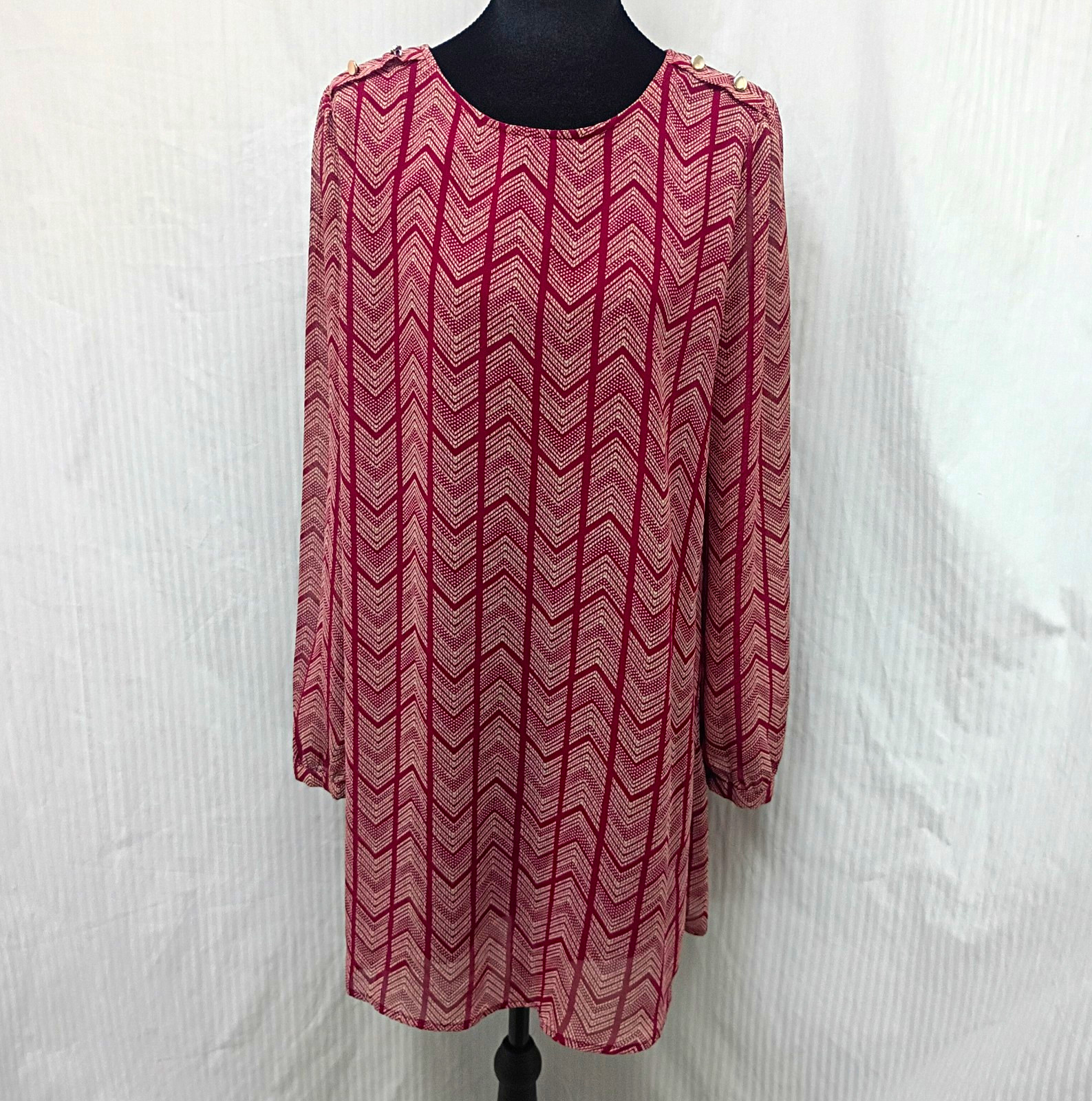Mine Womens M Burgundy/White Chevron Shift Dress Round Neck Long Sleeve Button