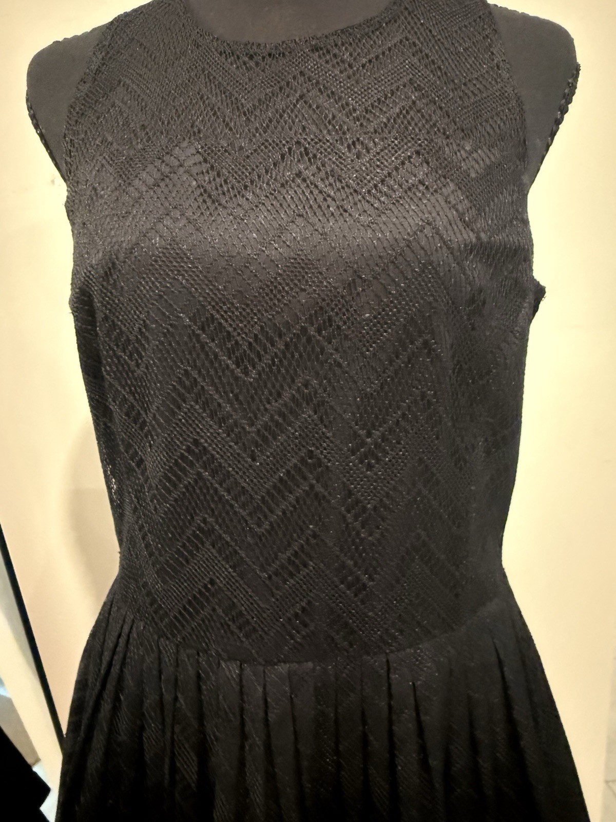 Armani Exchange Women’s Size 10 Black Chevron Lace Fit & Flare Sleeveless Zip