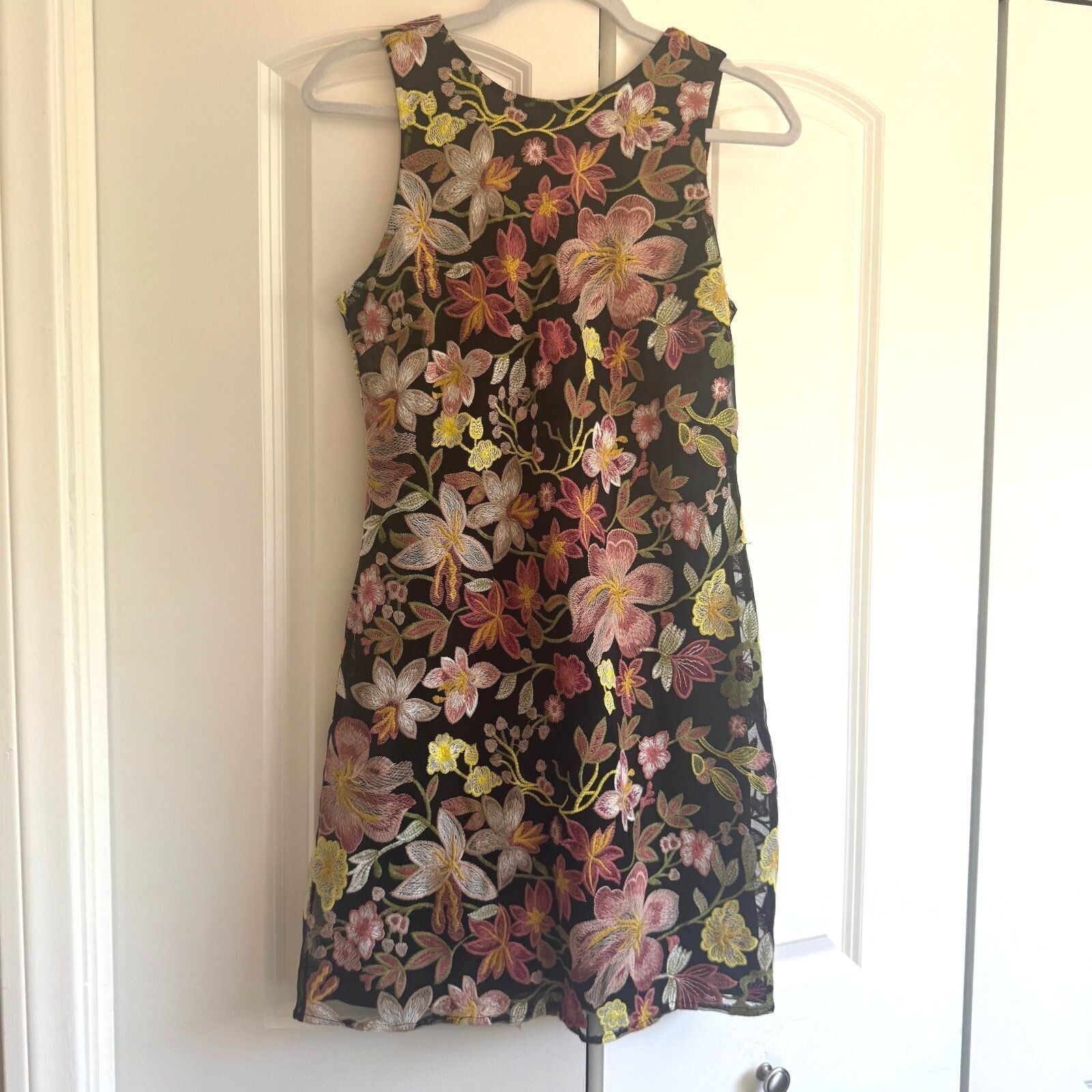 NWT Sam Edelman Floral Embroidered Sleeveless Dress Black Size 4 Small