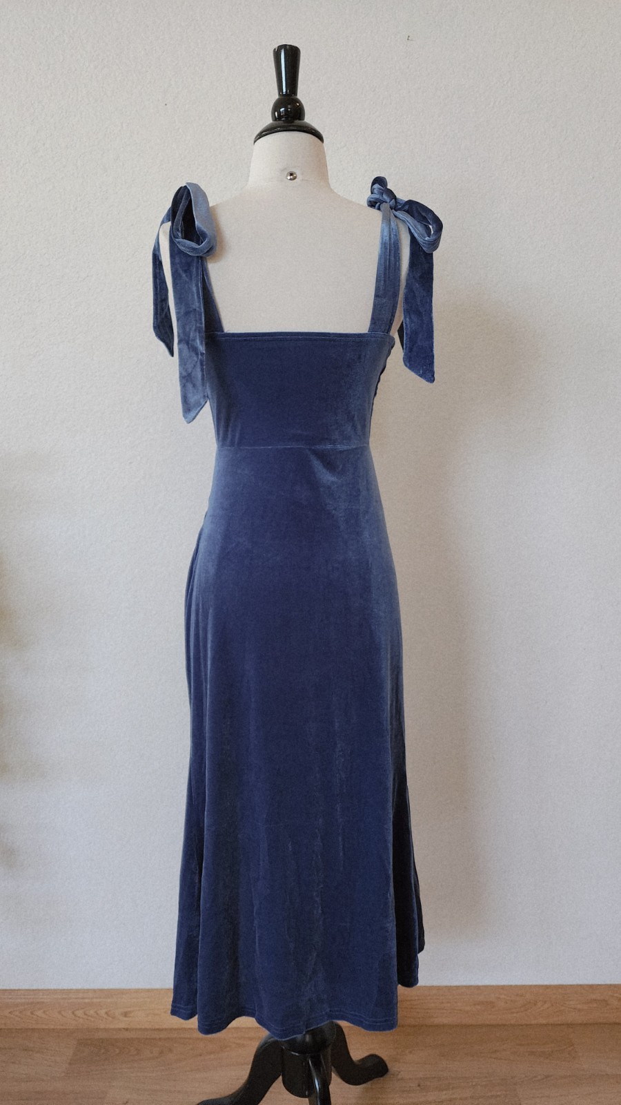 New Anthro Maxi Dress Size Large Blue Velvet Bow Wedding Guest Garden Classic