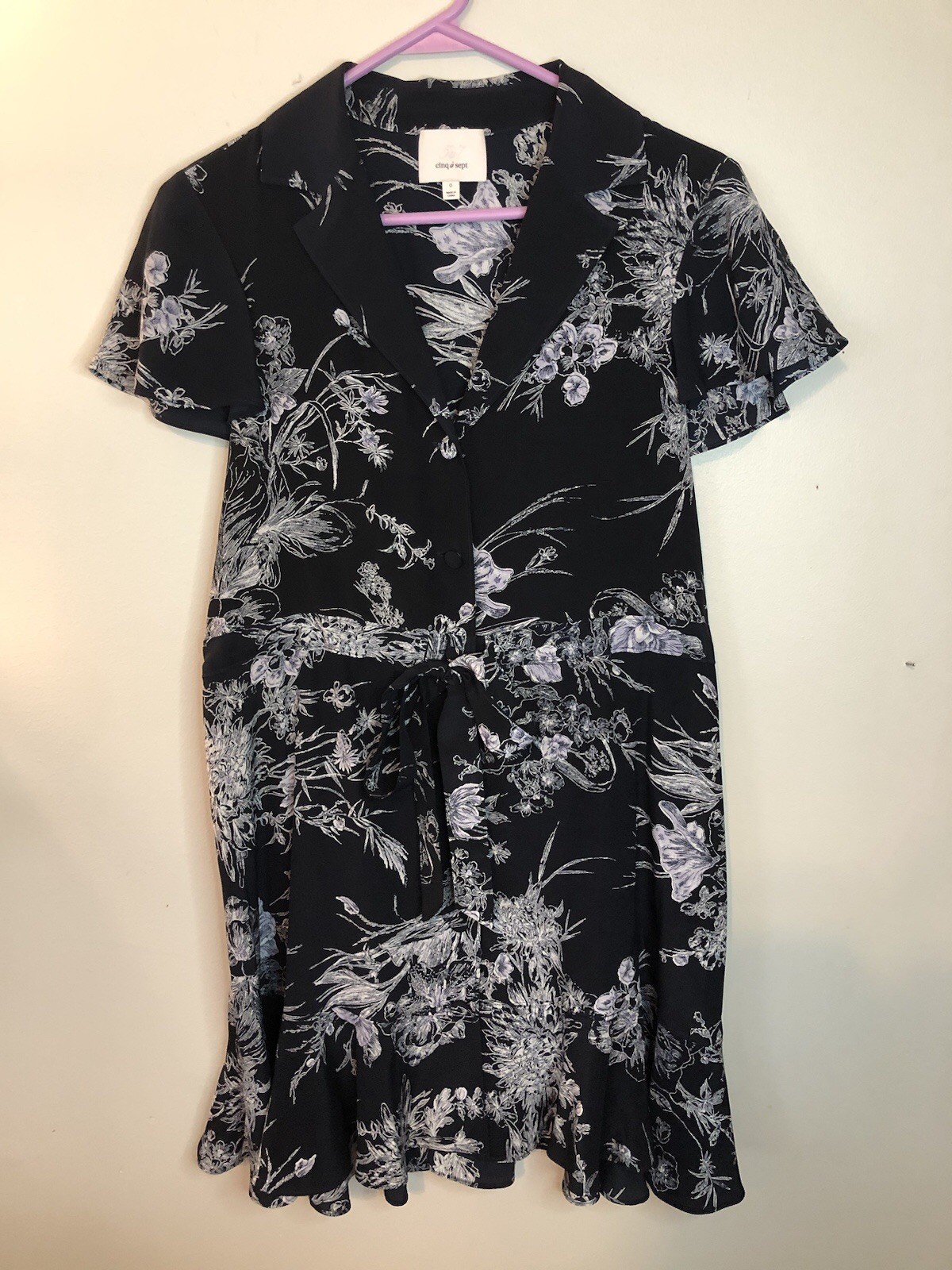 Cinq a Sept dress 100% silk Navy and White Floral Mini floral Quincy shirtdress