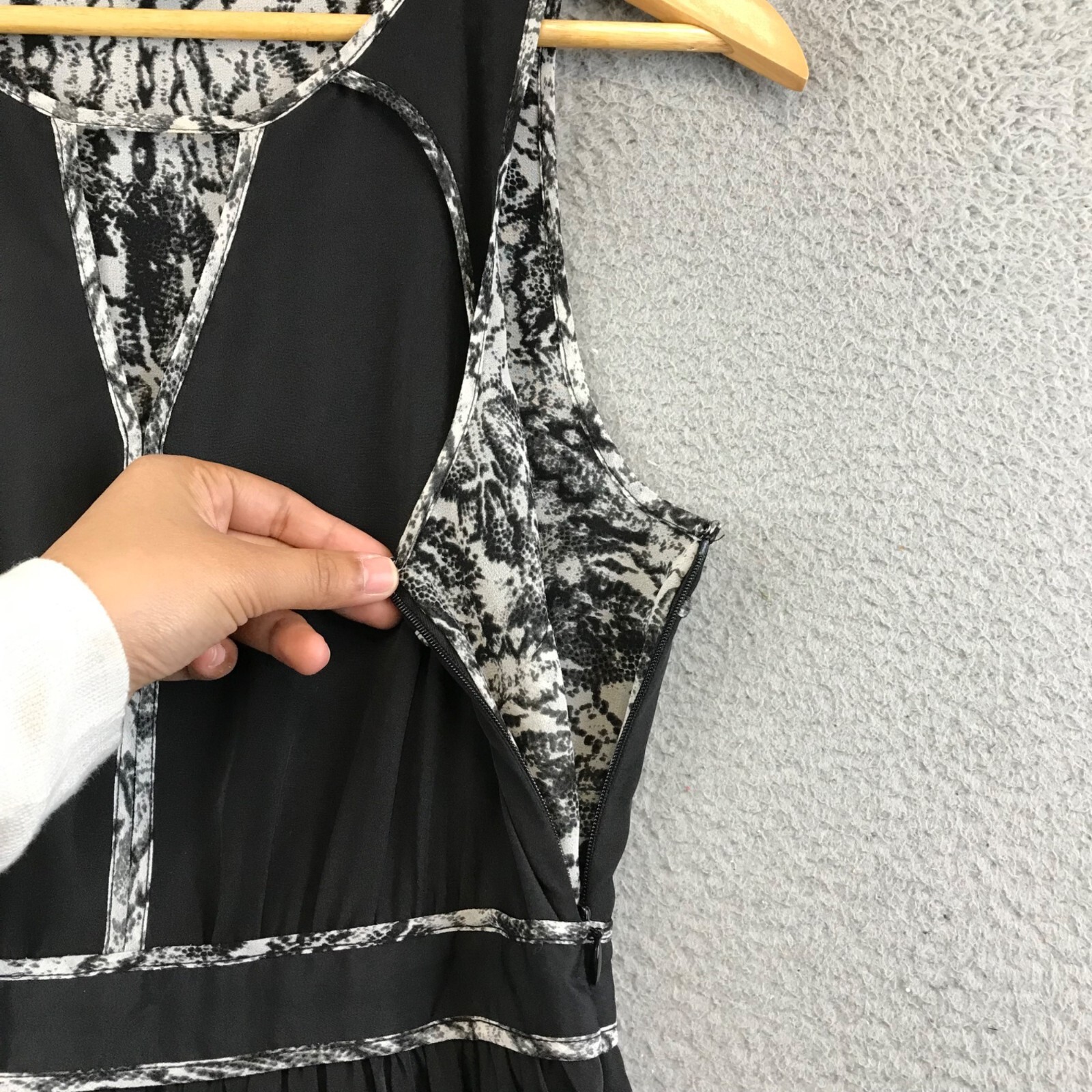 A/X ARMANI EXCHANGE BLACK/WHITE SHORT DRESS SIZE 0