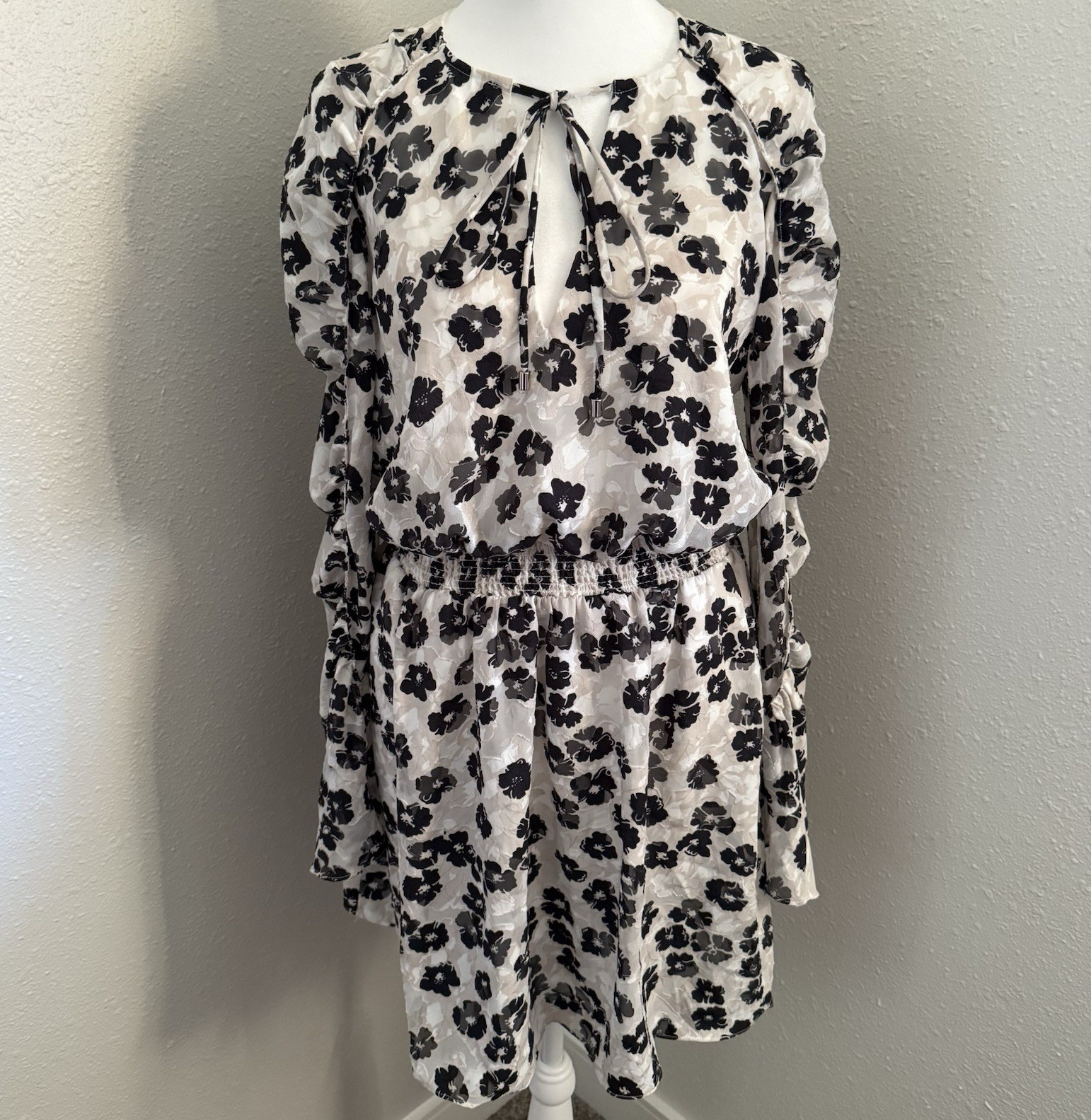 Ted Baker Felici Floral Burnout Long Sleeve Mini Dress Size 2 Keyhole Smocked