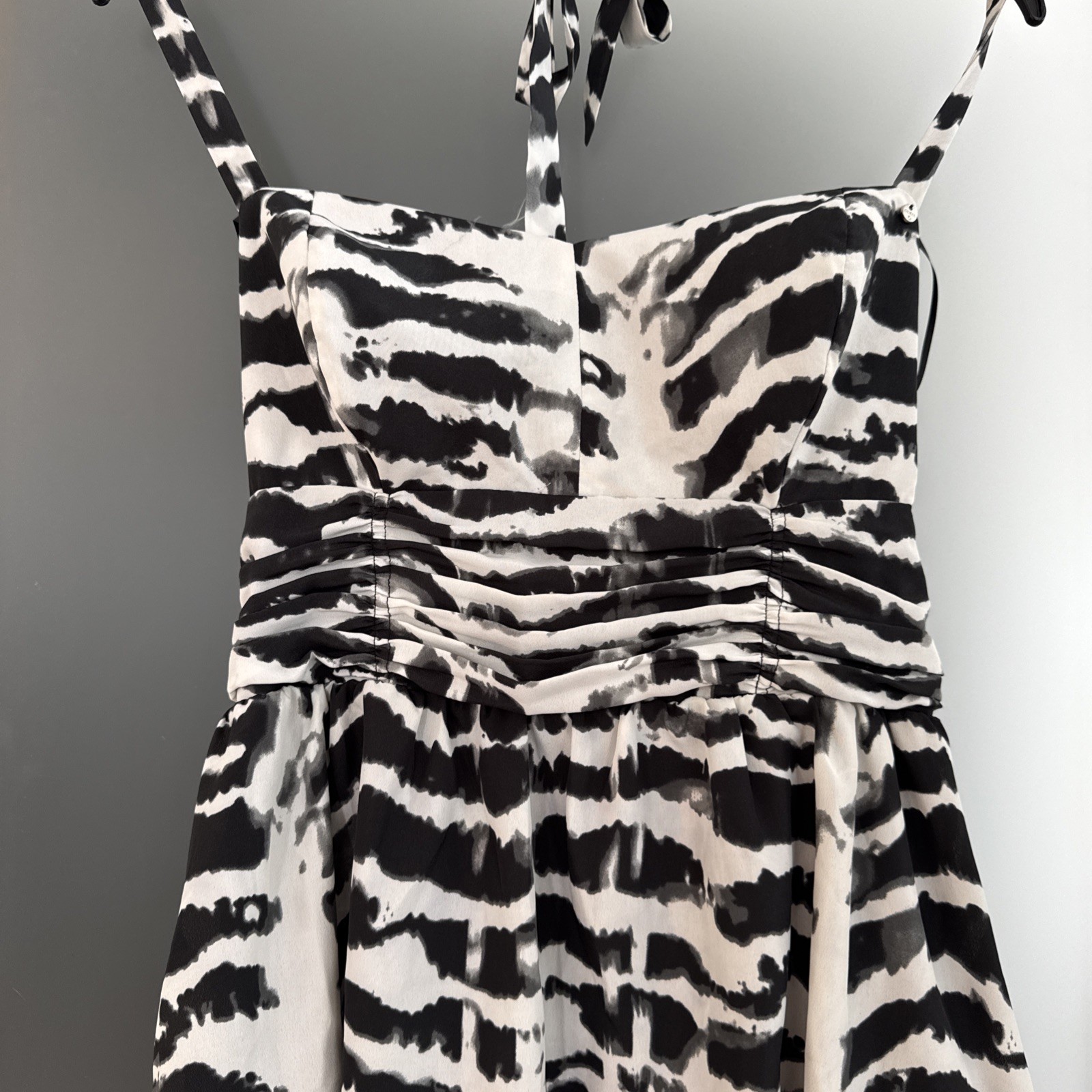 GUESS Veronica Dress Black White Abstract Print Size 4 Pin-up Style Pockets! NWT