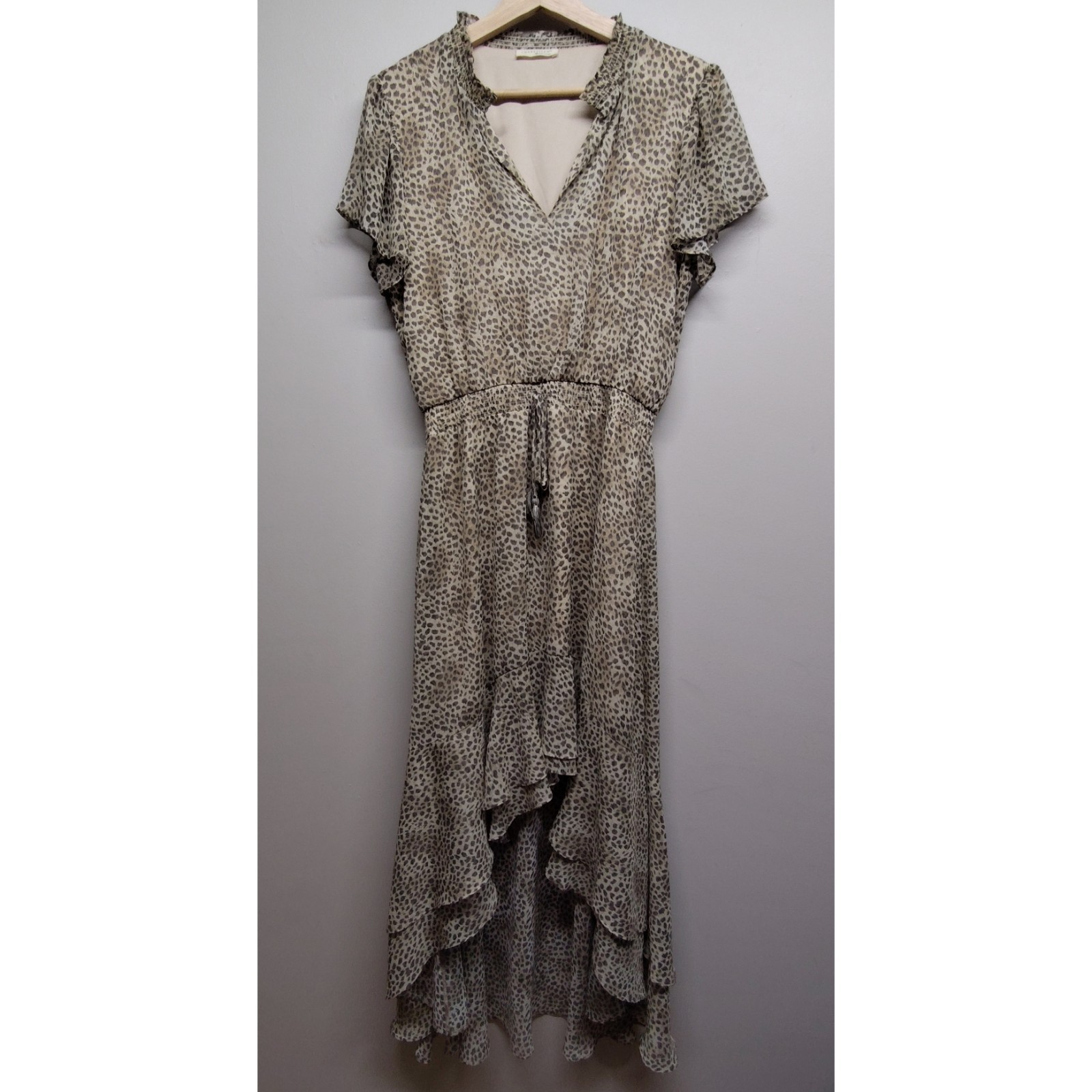 Love Stitch Dress Women Size M Tan Leopard Animal Print Short Sleeve Hi-Lo Party