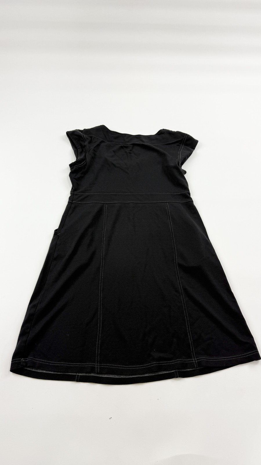 REI Dress Womens Medium Black Stretch Casual Fit Pockets Short Sleeve Travel Gym