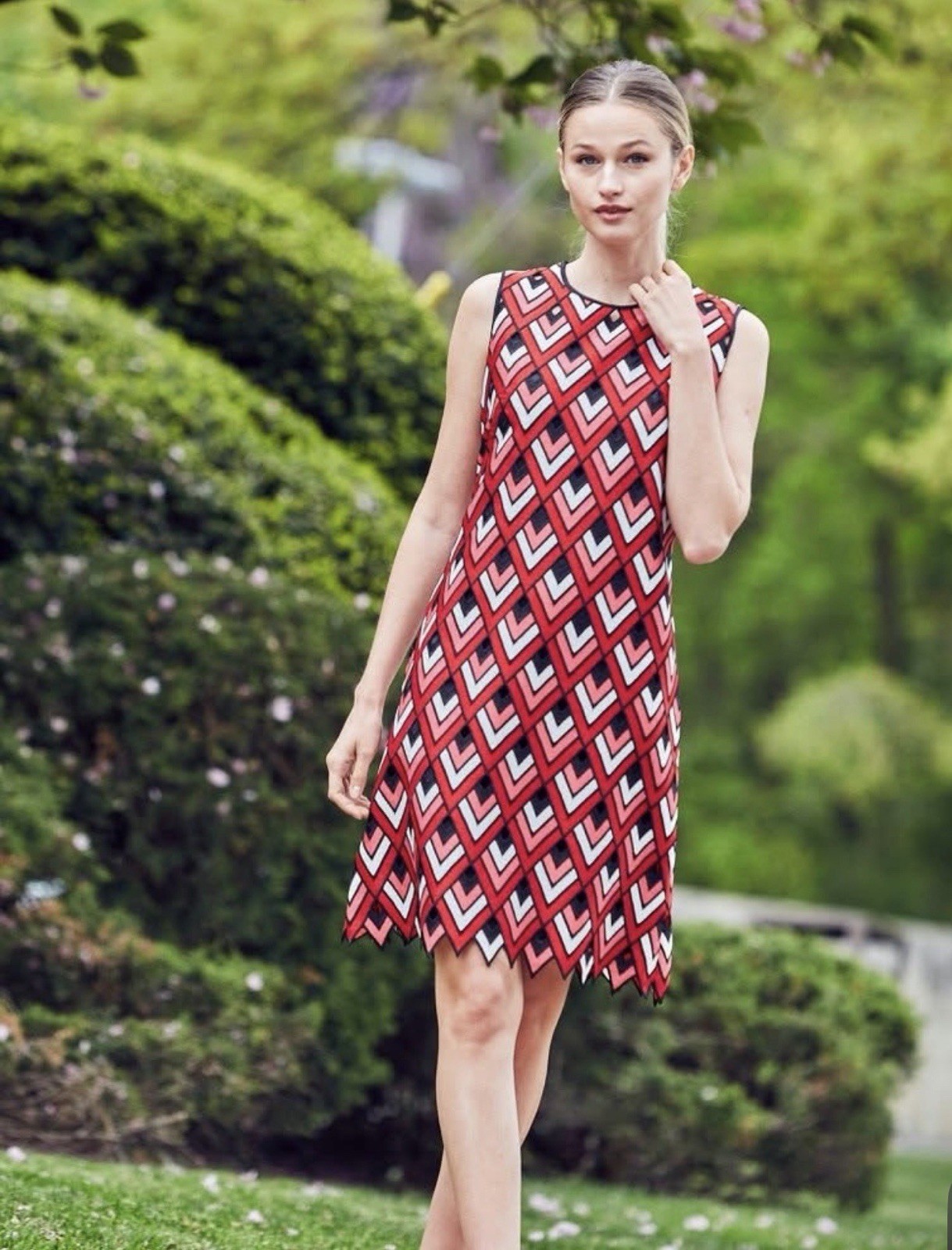 Elie Tahari Geometric Shift Dress Sleeveless Round Neck Knee Length Size 2