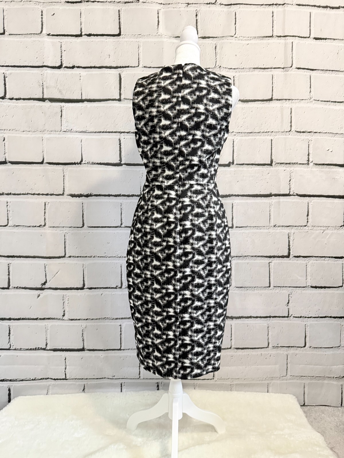 Calvin Klein Women’s Pencil Dress Size 6 Black White Geometric Office Business