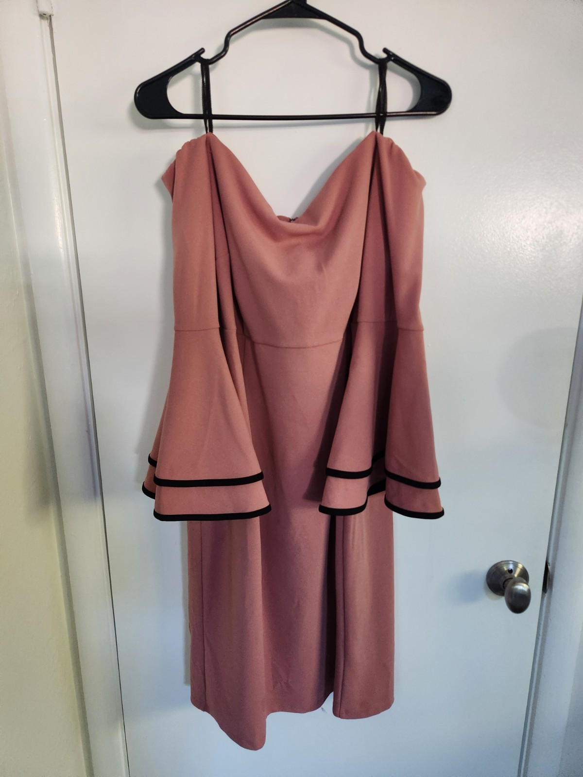 New York & Company Off-The-Shoulder Bell Sleeve Dress Dusty Rose Sheath Sz Large