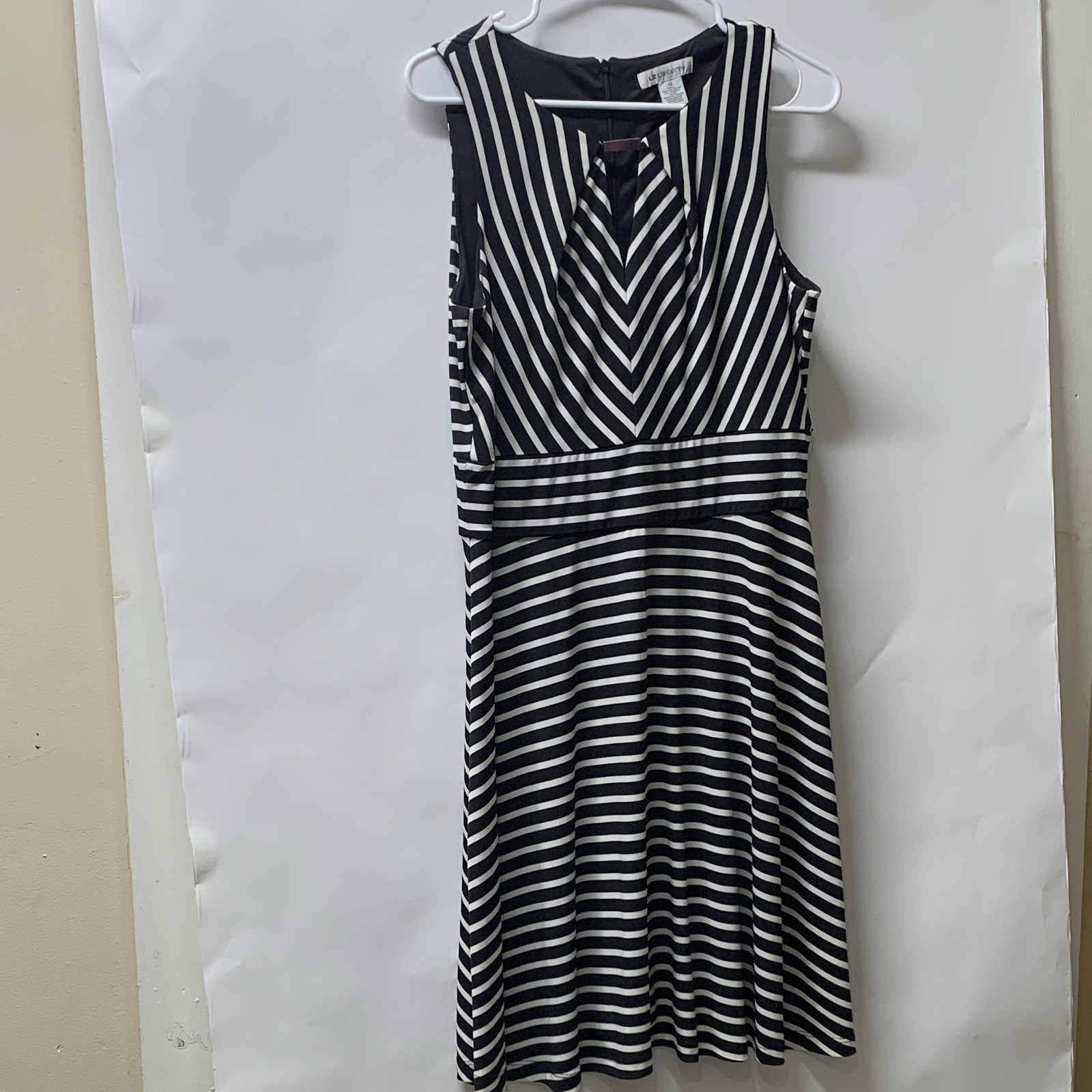 Liz Claiborne Black White Striped V-Neck Sleeveless Fit & Flare Knee 12