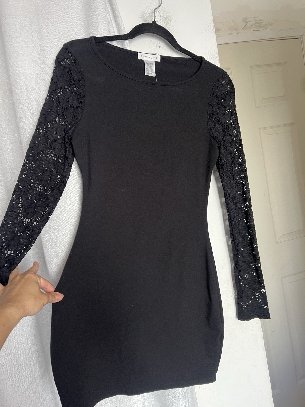 SOCIALITE LACE SLEEVES CUT OUT BACK BLACK DRESS SIZE MEDIUM SLIM FIT NWT *READ*
