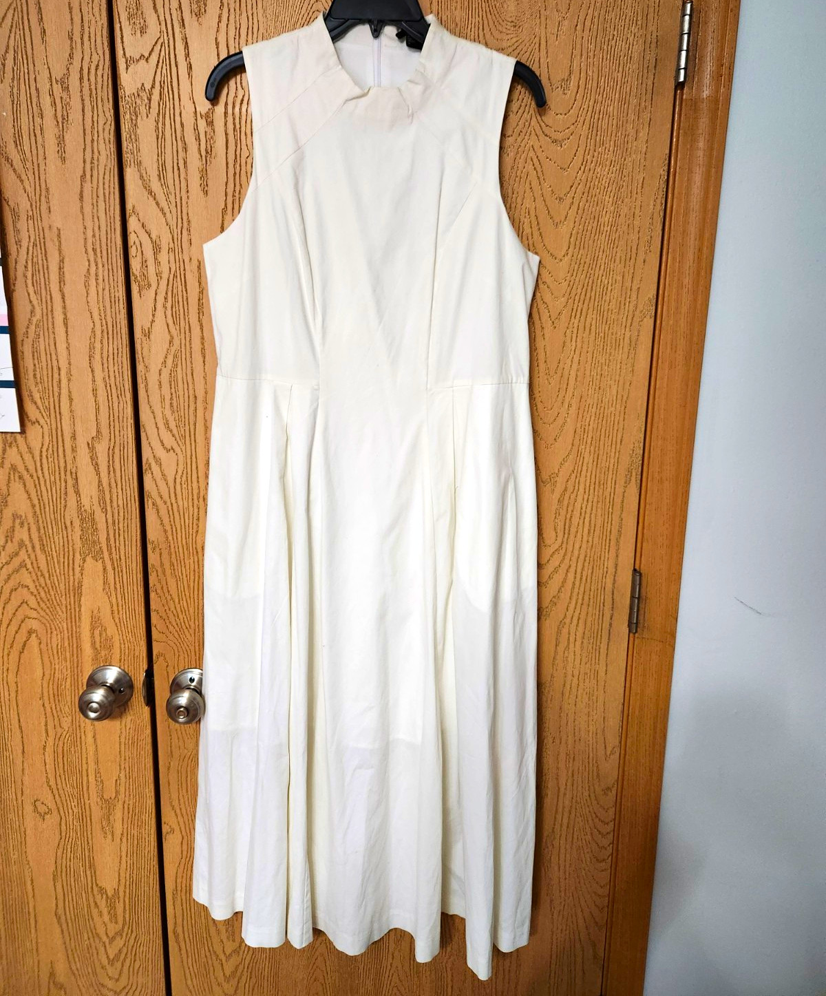 A|X Armani Exchange Size 14 White Solid A-Line V-Neck Sleeveless Midi Dress