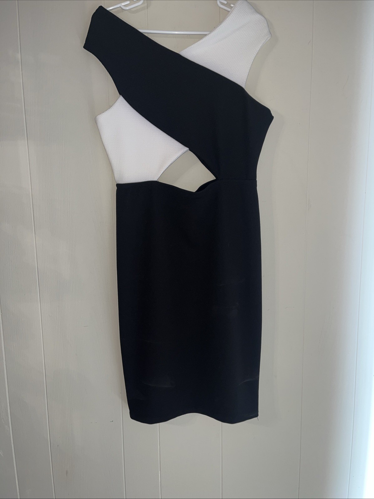 Black/ White Color Block Cut Out Modern Chic Design, Size XL Caliente! NWTS