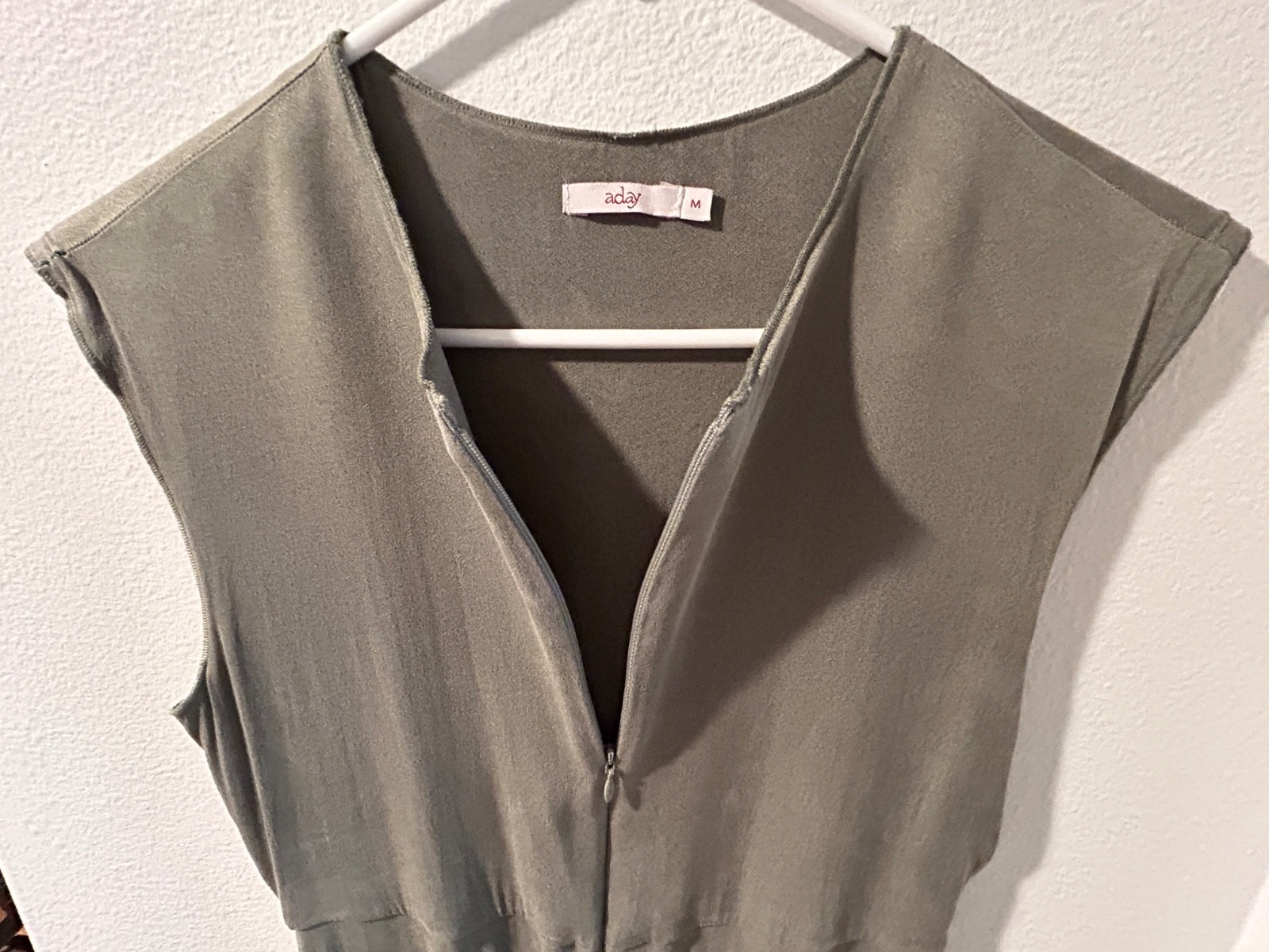 Aday Save the Date Dress in Khaki. Size M. Zip-Up. Sleeveless. Beautiful! 🤩