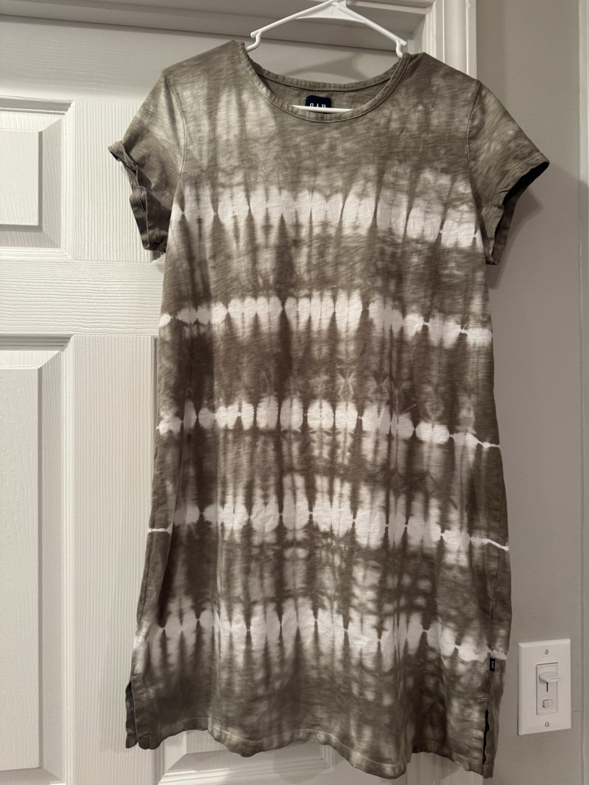 Gap Women’s T-shirt Dress Color Olive Stipe Tie Dye, Size Large
