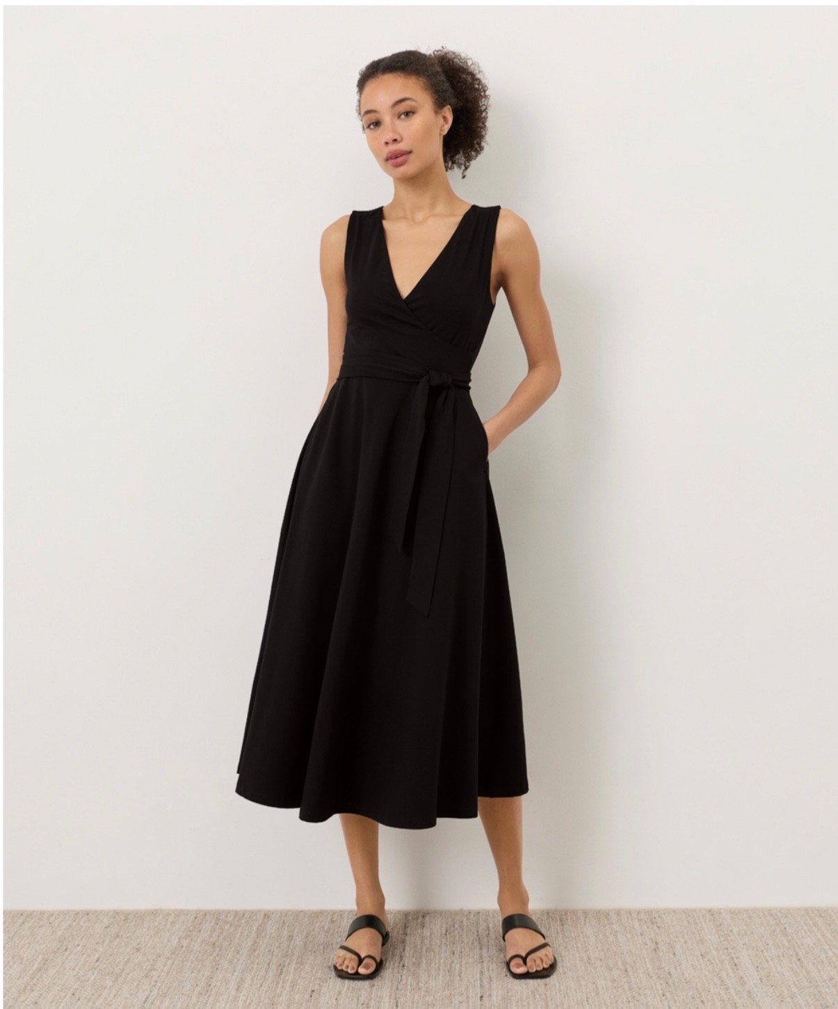 New PACT Organic Fit & Flare Easy V-Neck Dress – All Triple Black Size Small