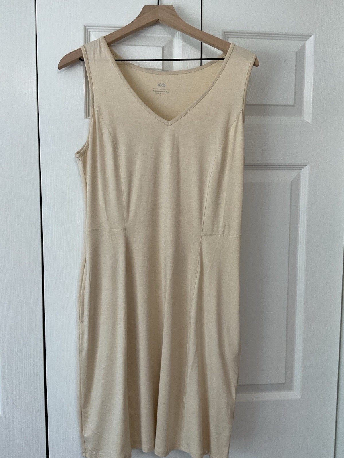 Zuda Beige Solid V-Neck Sleeveless Stretch Knit Pocket Knee Shift Dress M